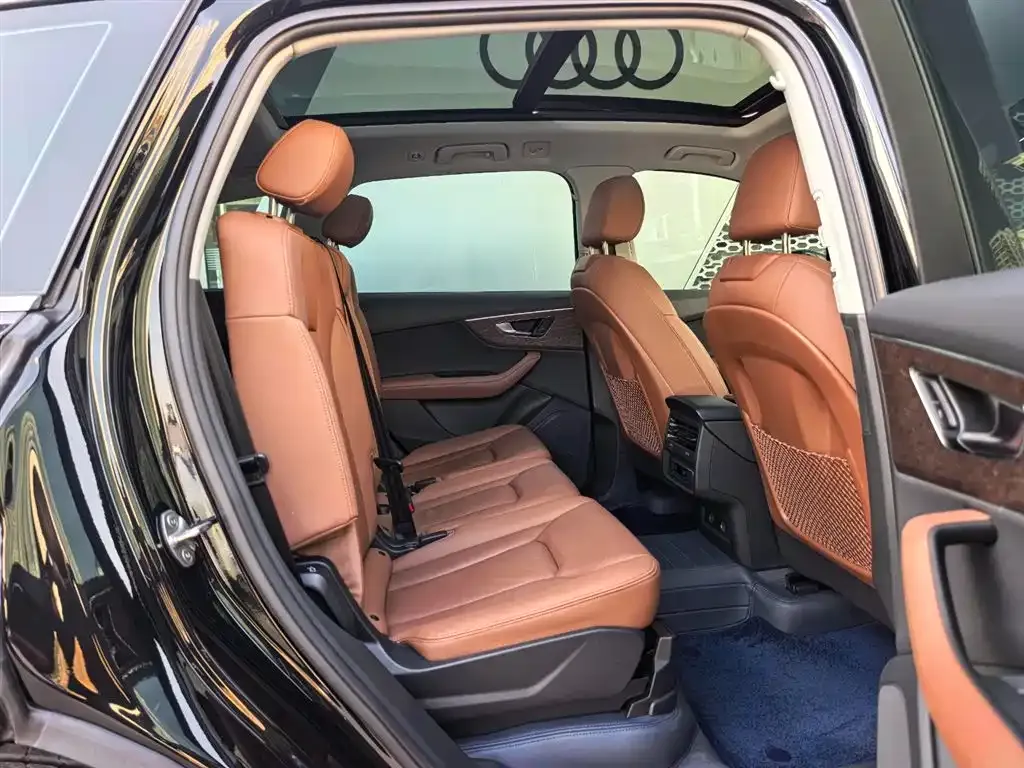 Audi Q7 2024 из CN, фото 6