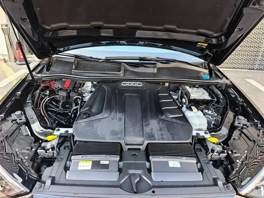 Audi Q7 2024 из CN, фото 7