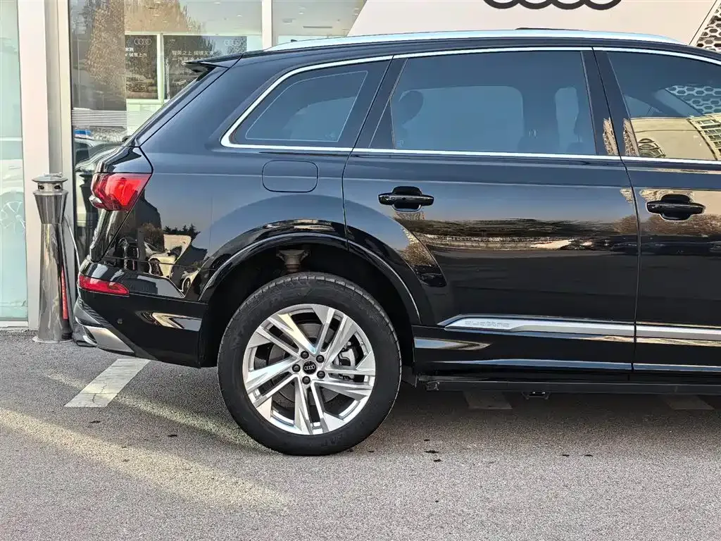 Audi Q7 2024 из CN, фото 8