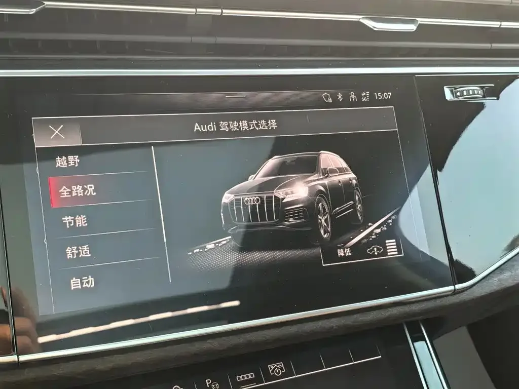 Audi Q7 2024 из CN, фото 9