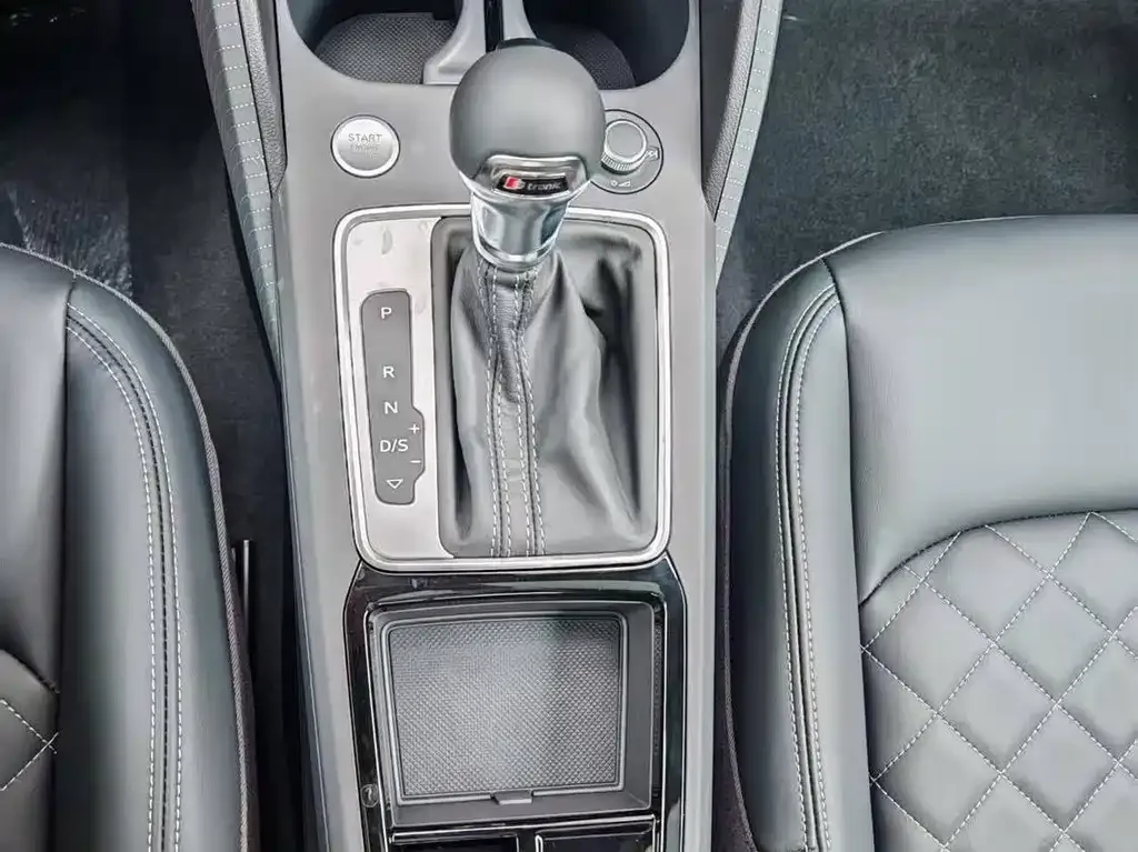 Audi Q2L 2025 из CN, фото 10