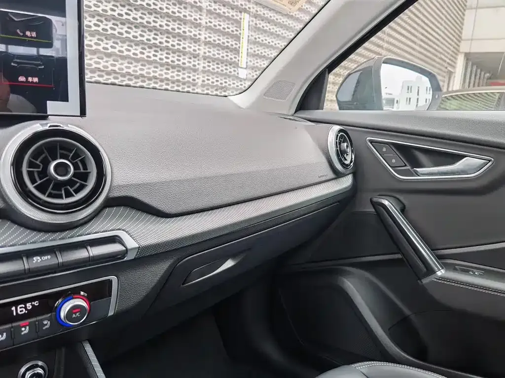 Audi Q2L 2025 из CN, фото 9