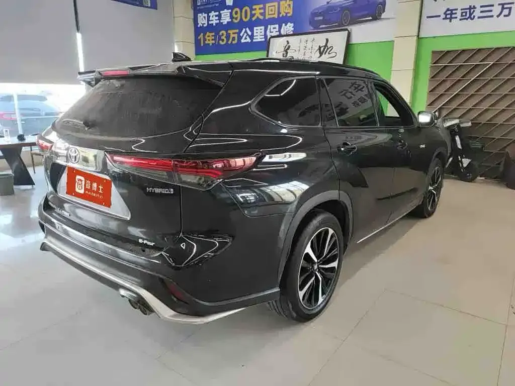 Toyota Crown Kluger 2023 из CN, фото 3