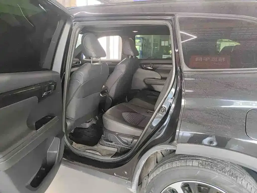 Toyota Crown Kluger 2023 из CN, фото 8