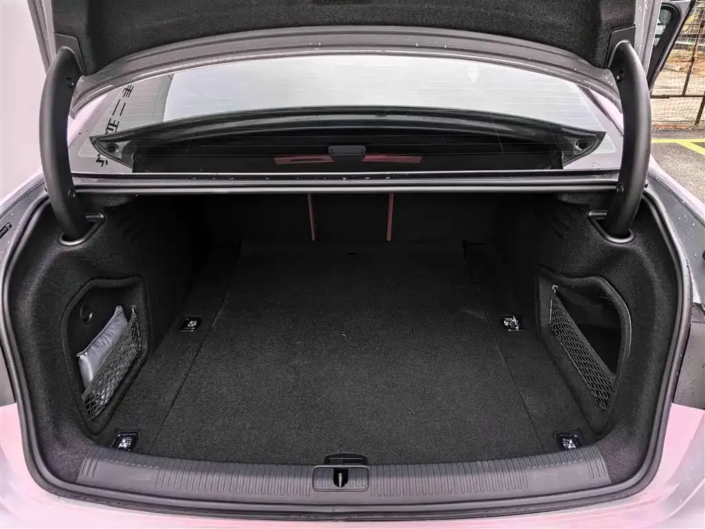 Audi A4L 2025 из CN, фото 8