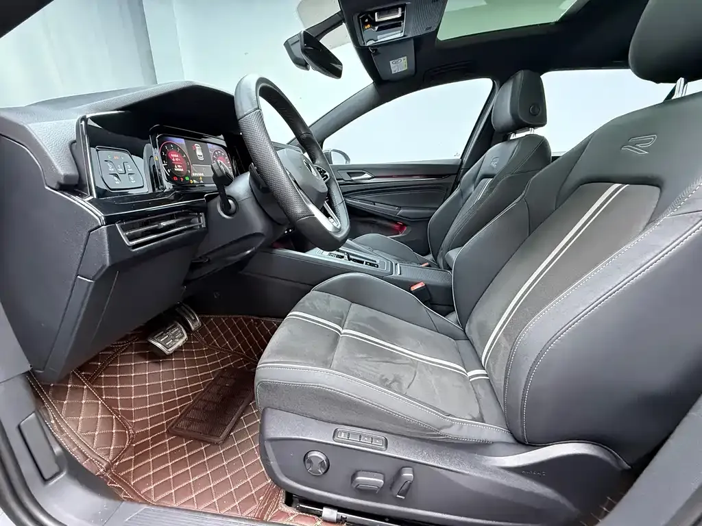 Volkswagen Golf 2023 из CN, фото 7