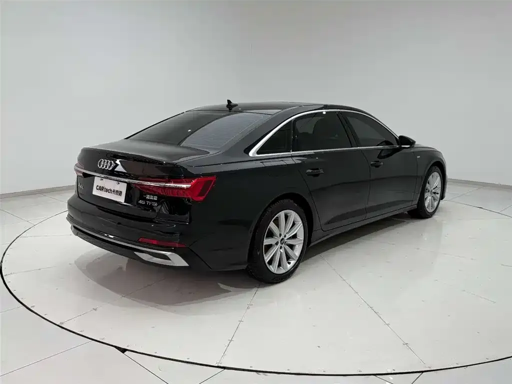 Audi A6L — фото 8