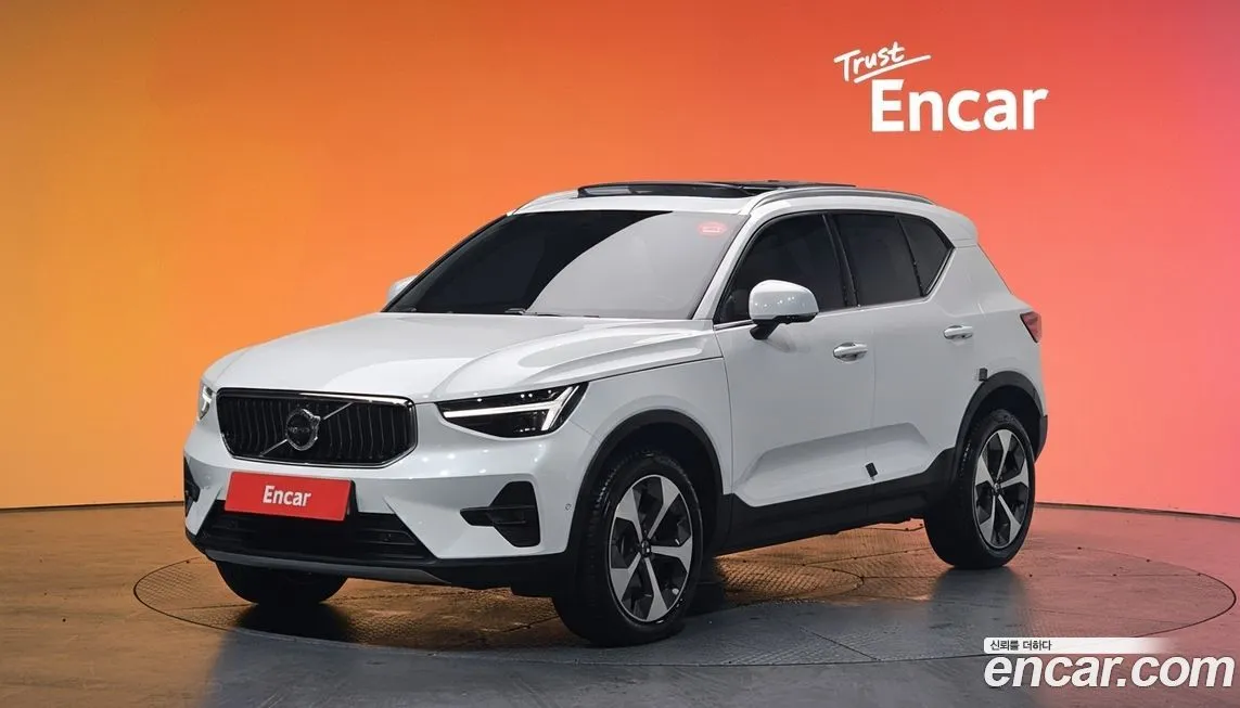 Volvo XC40 — фото 1