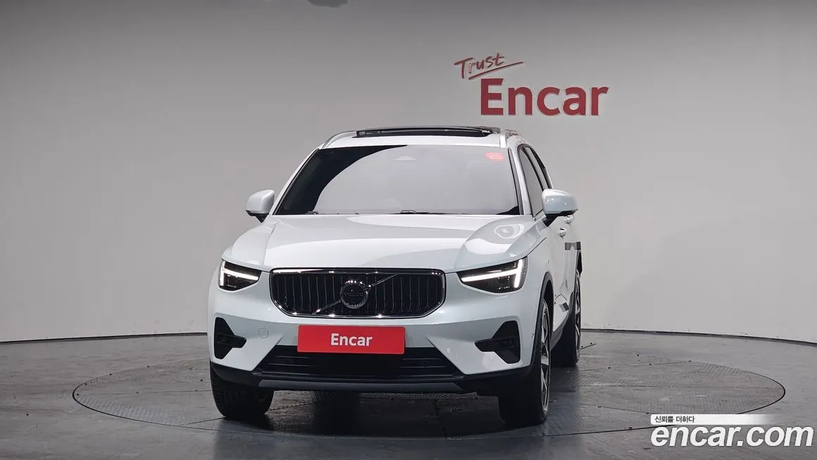 Volvo XC40 — фото 3