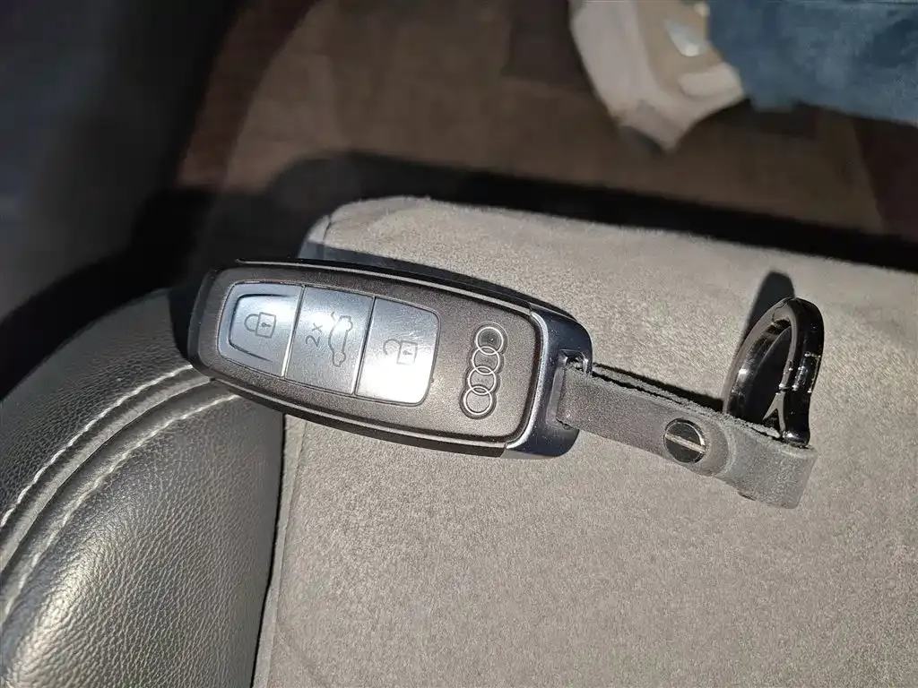 Audi A6L 2024 из CN, фото 9