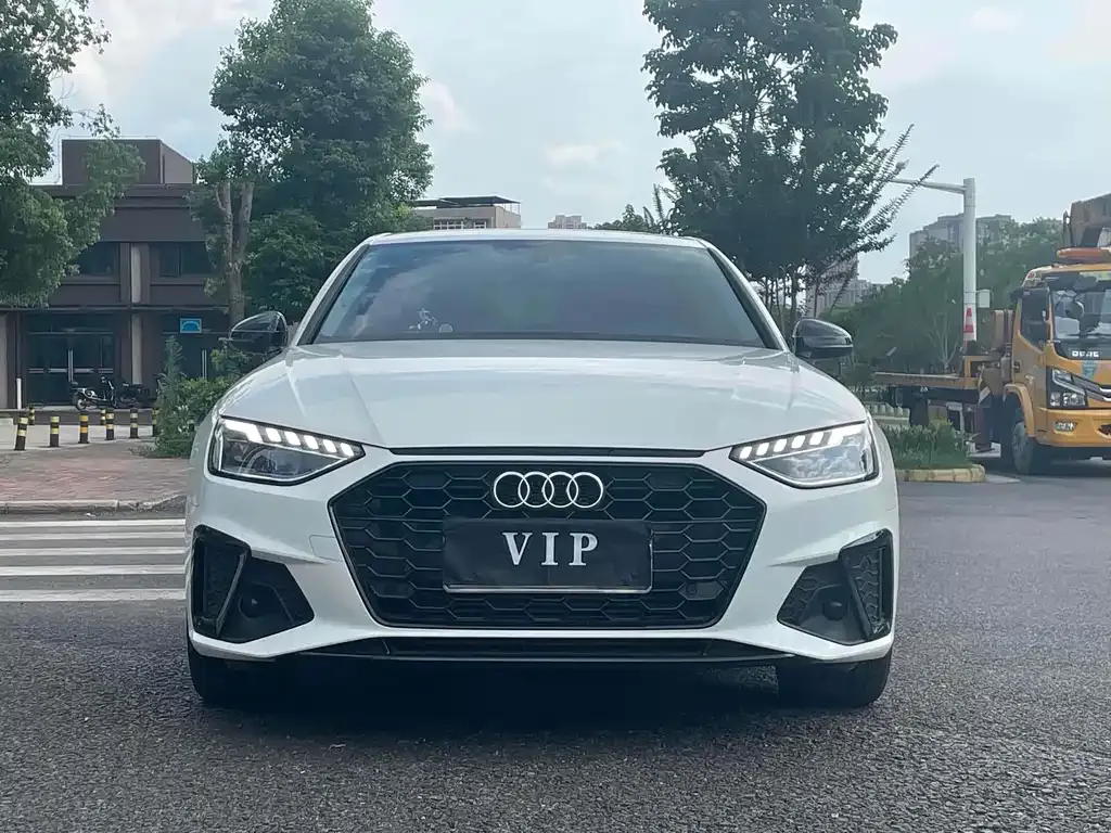 Audi A4L 2022 из CN, фото 2