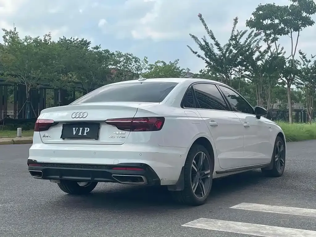 Audi A4L 2022 из CN, фото 4