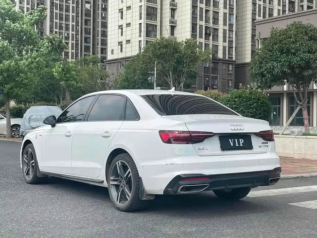 Audi A4L 2022 из CN, фото 6