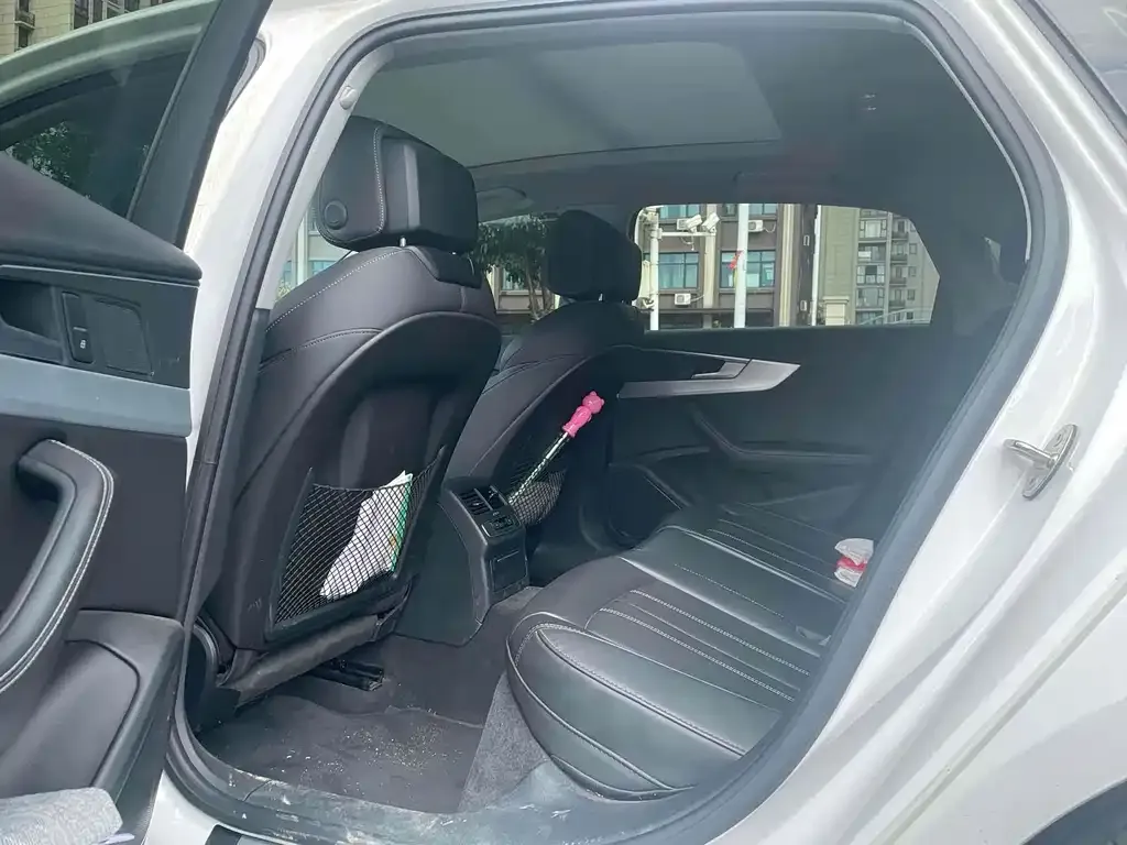 Audi A4L 2022 из CN, фото 7