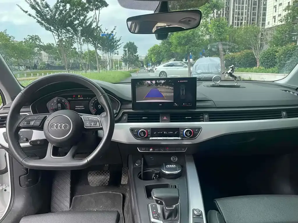 Audi A4L 2022 из CN, фото 8