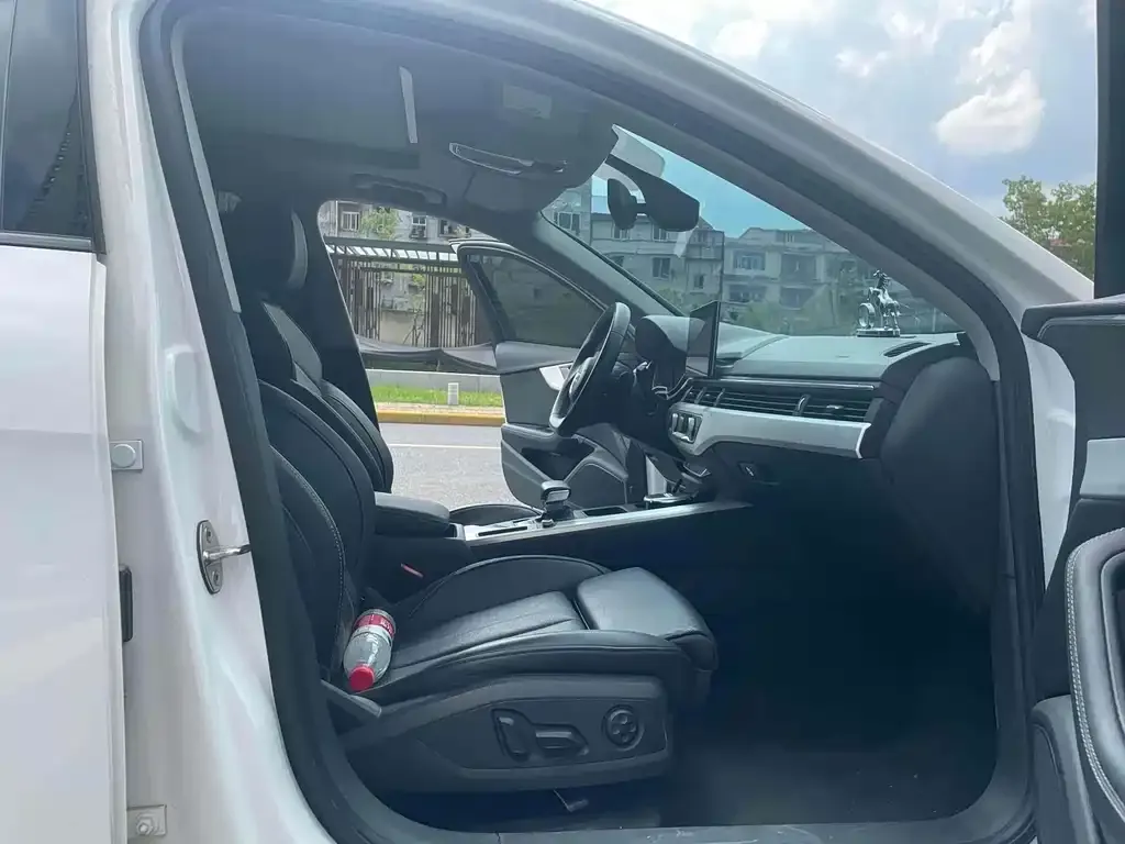 Audi A4L 2022 из CN, фото 9