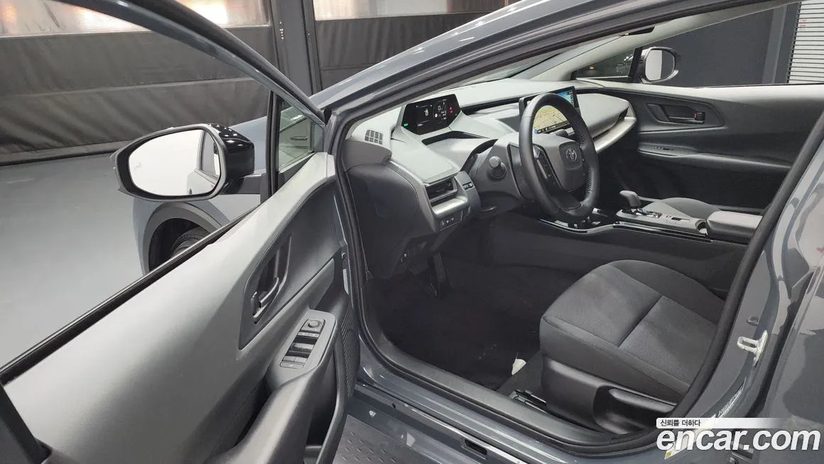 Toyota Prius 2024 из KR, фото 10