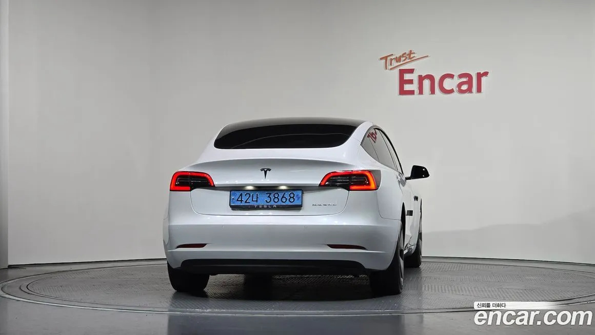 Tesla Model 3 — фото 4