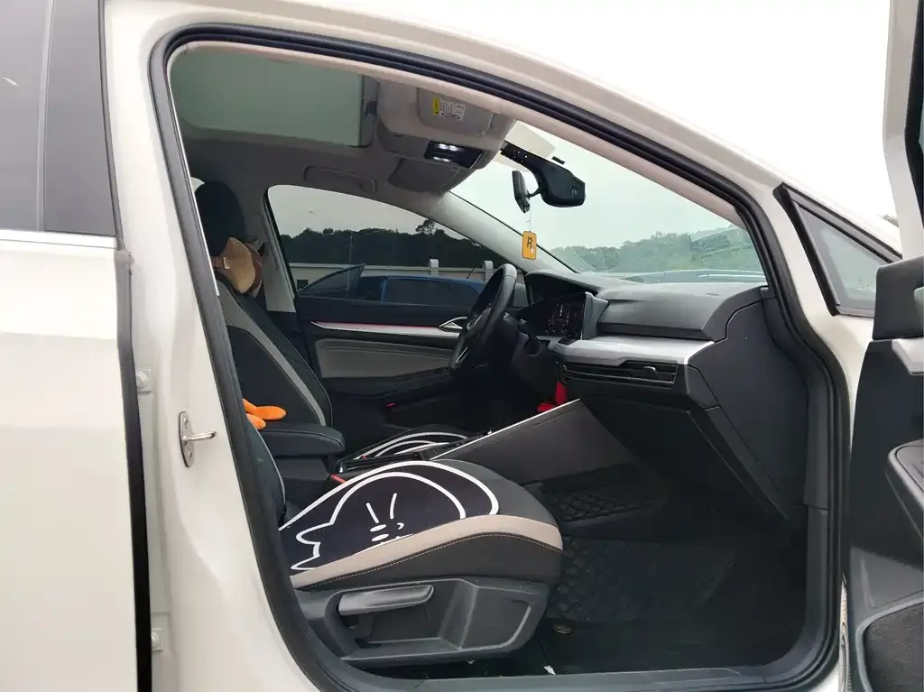 Volkswagen Golf 2022 из CN, фото 10