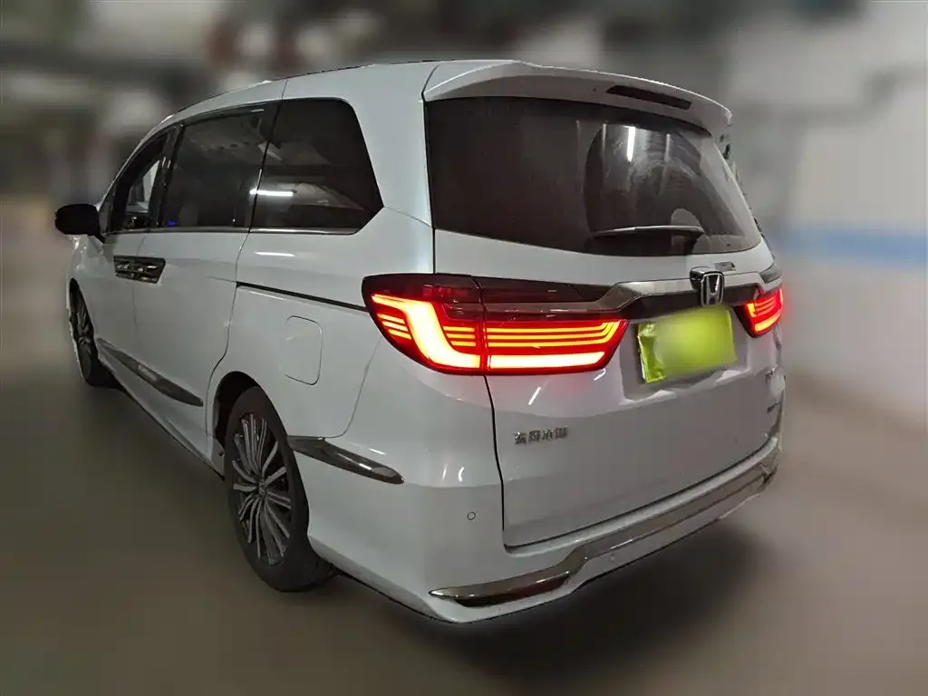 Honda Elysion 2024 из CN, фото 5