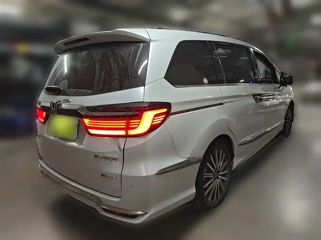 Honda Elysion 2024 из CN, фото 7