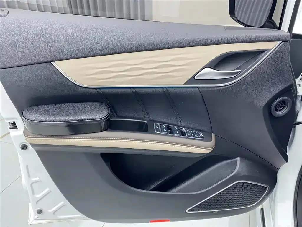 BYD MAX New Energy 2022 из CN, фото 8