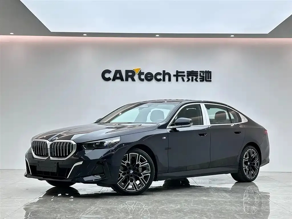 BMW 5 Series — фото 1