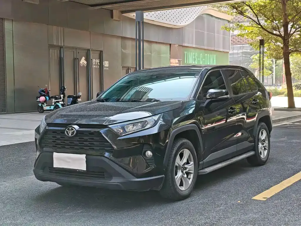 Toyota RAV4 2023 из CN, фото 1