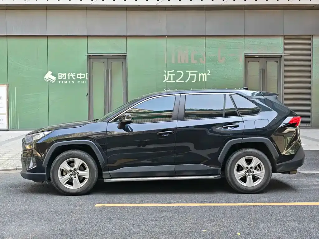 Toyota RAV4 2023 из CN, фото 10