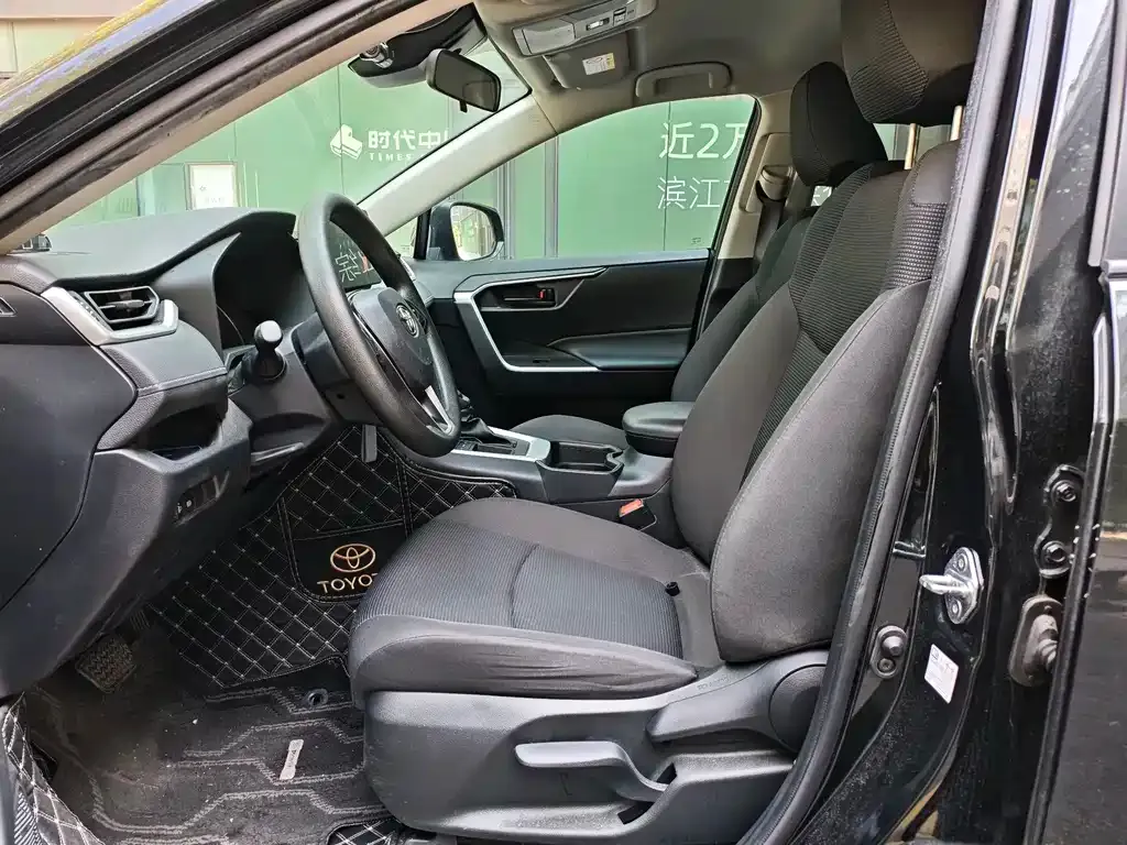 Toyota RAV4 2023 из CN, фото 5