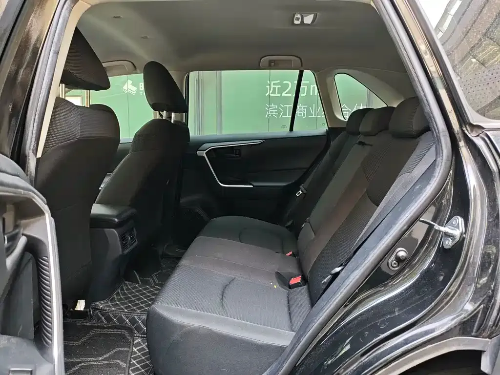 Toyota RAV4 2023 из CN, фото 6