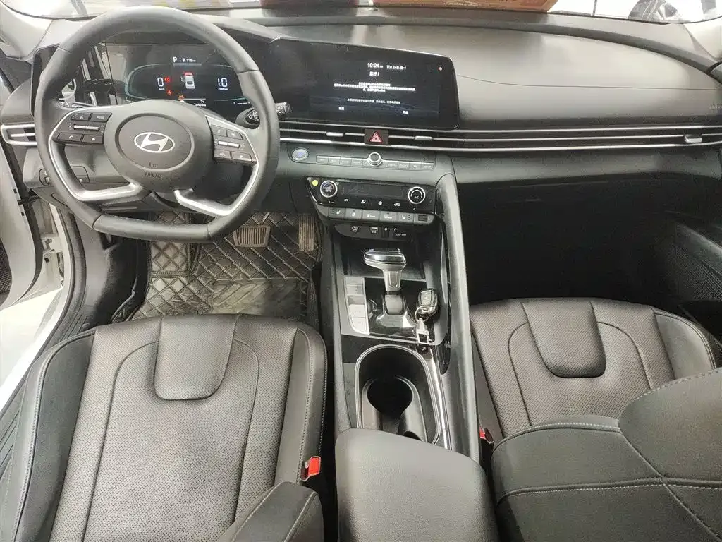 Hyundai Elantra — фото 10