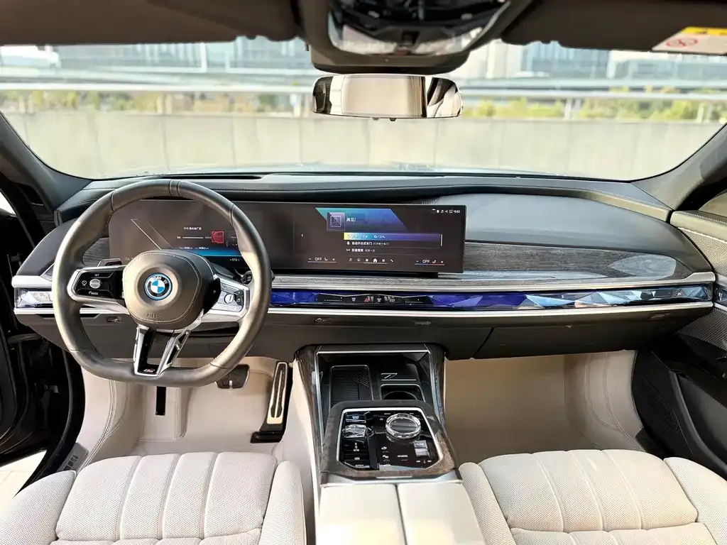 BMW i7 — фото 10