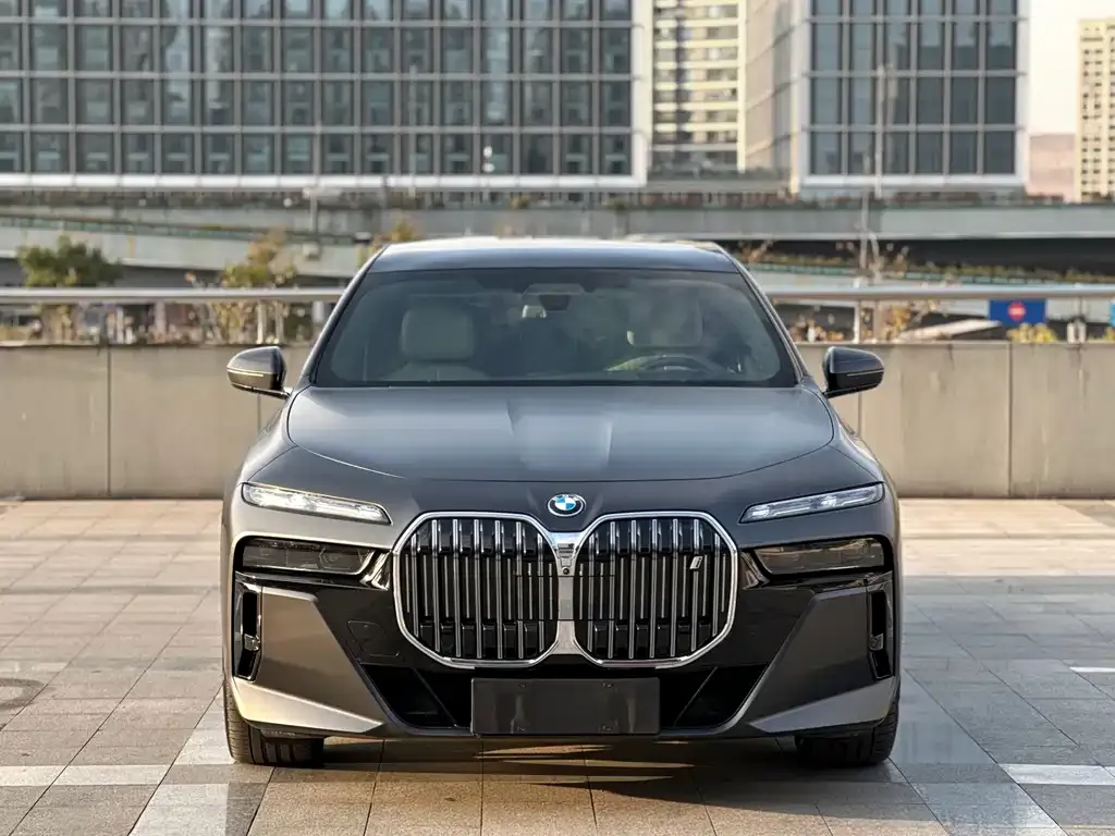 BMW i7 — фото 2