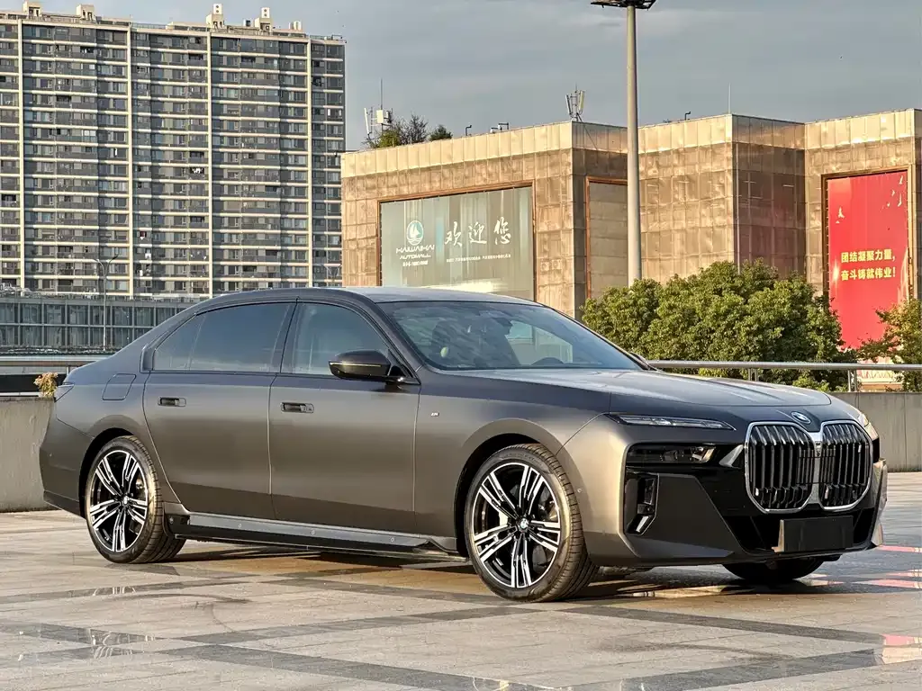 BMW i7 — фото 3
