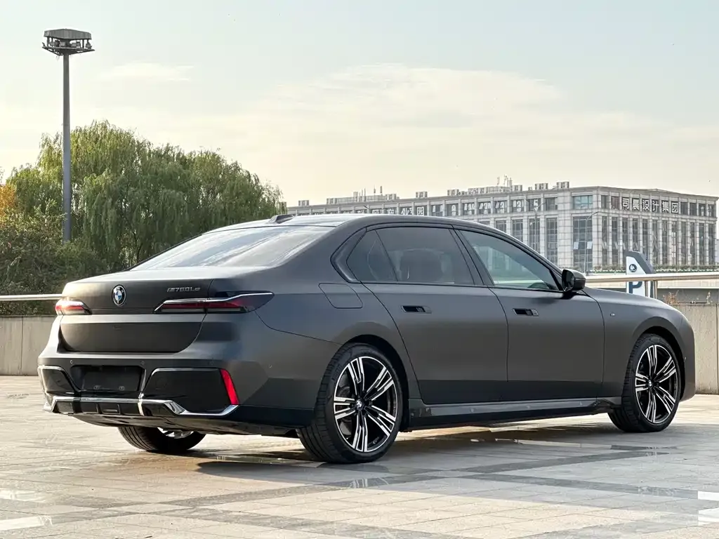 BMW i7 — фото 6