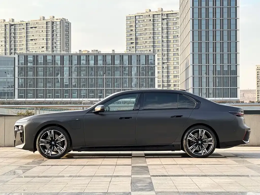 BMW i7 — фото 7