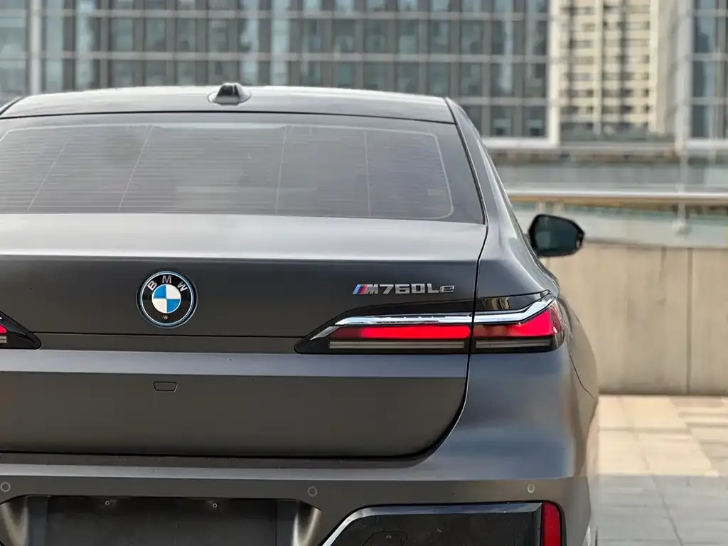 BMW i7 — фото 9