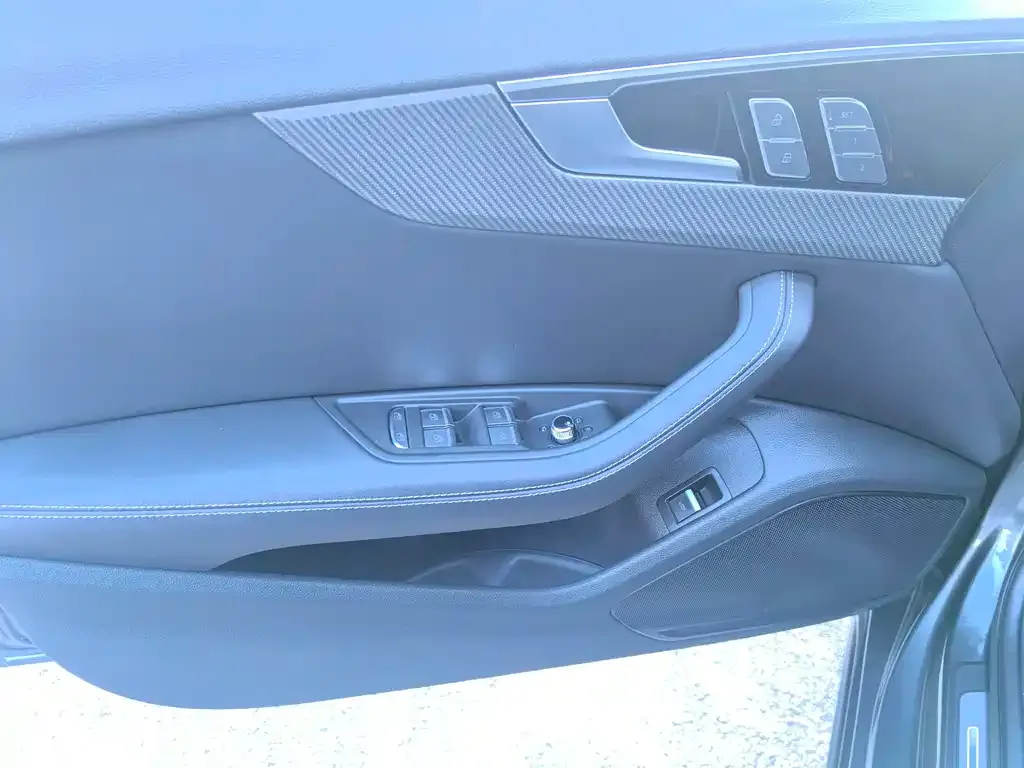 Audi A4L 2024 из CN, фото 7