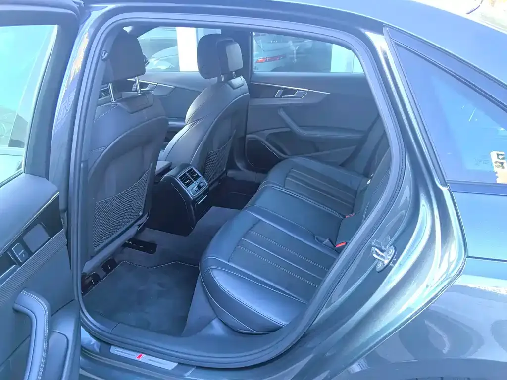 Audi A4L 2024 из CN, фото 9