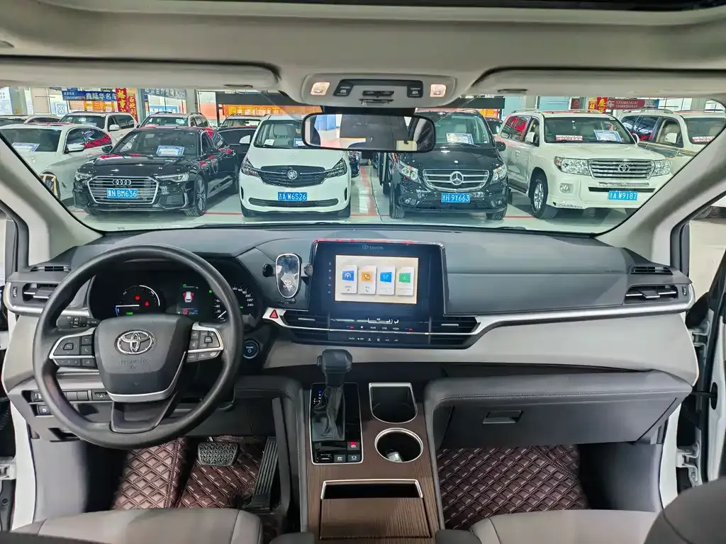 Toyota Granvia 2024 из CN, фото 6
