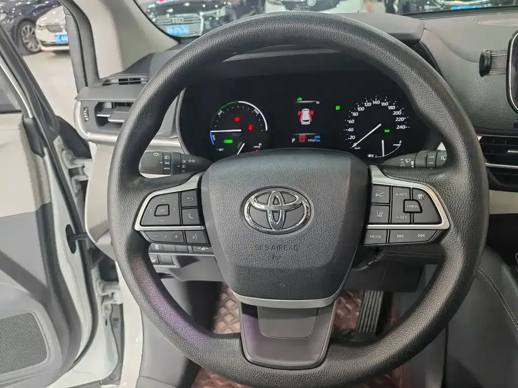 Toyota Granvia 2024 из CN, фото 7