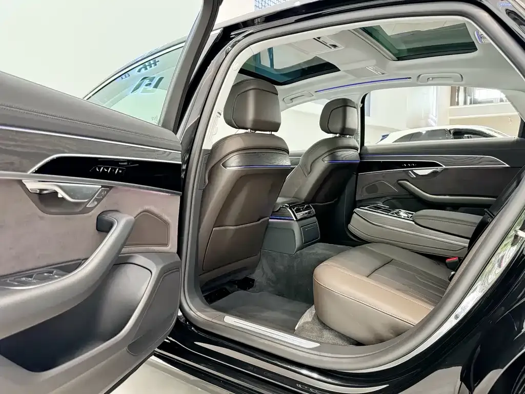 Audi A8 2024 из CN, фото 6