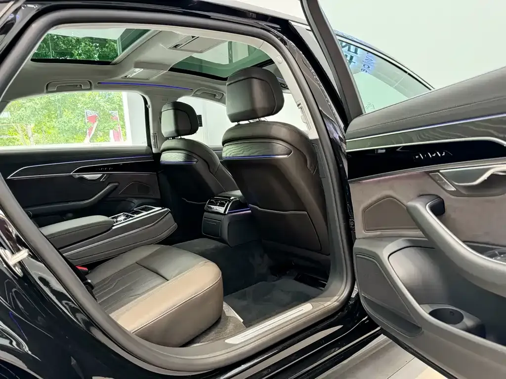 Audi A8 2024 из CN, фото 8
