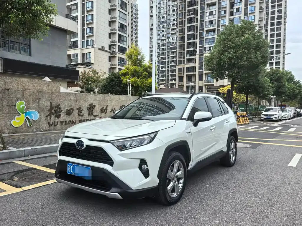 Toyota RAV4 2021 из CN, фото 1