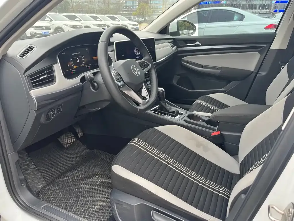 Volkswagen Bora 2024 из CN, фото 4