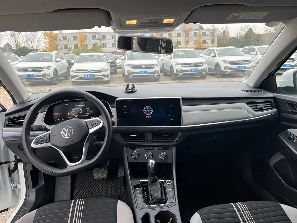 Volkswagen Bora 2024 из CN, фото 7