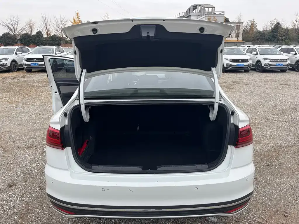 Volkswagen Bora 2024 из CN, фото 8