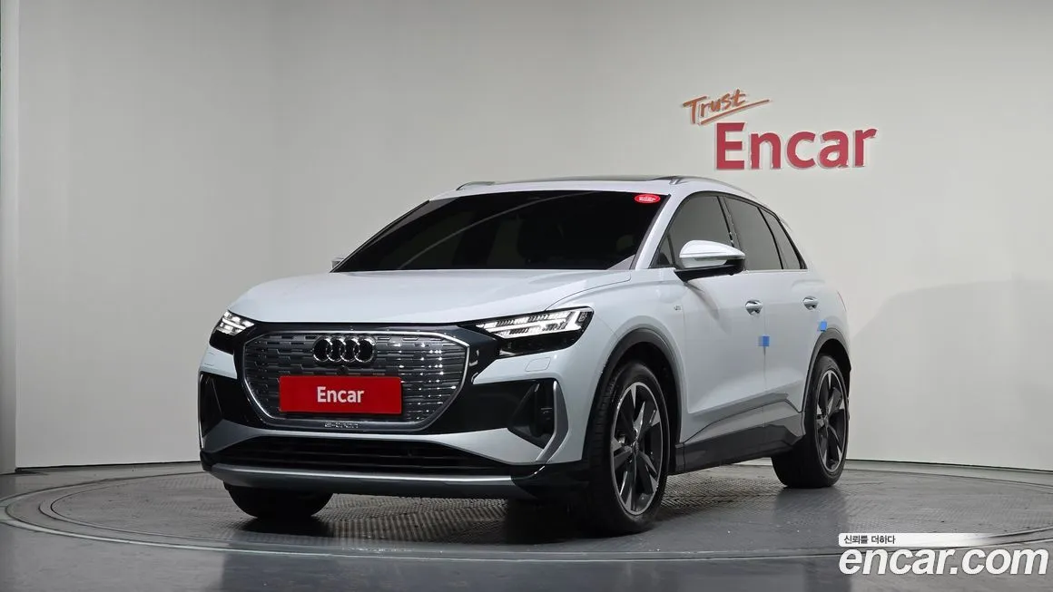 Audi Q4 e-tron — фото 1