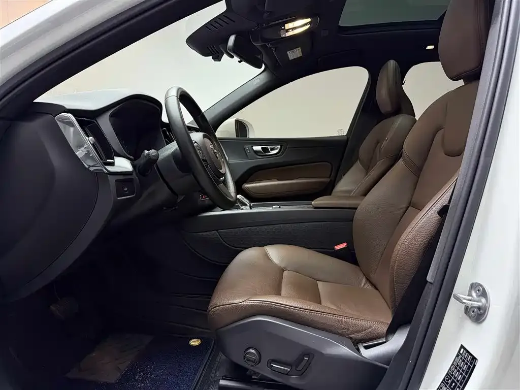 Volvo XC60 2022 из CN, фото 3